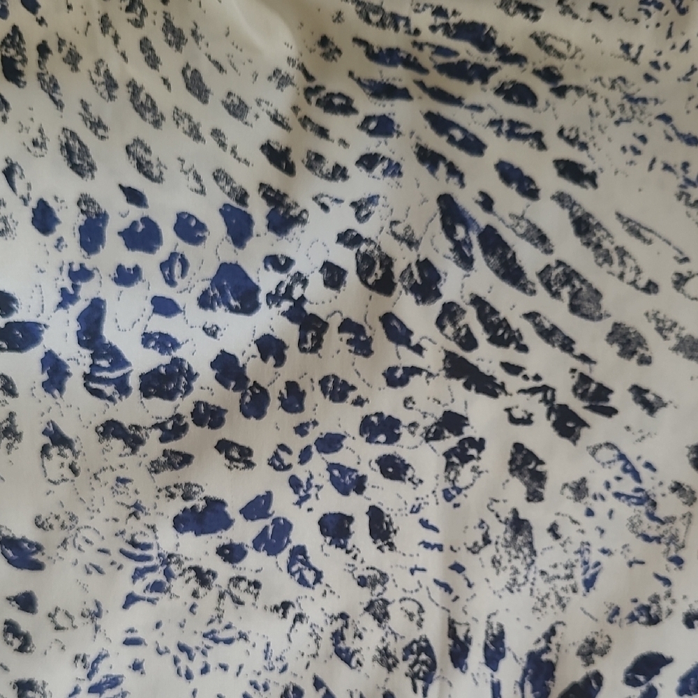 The Limited White, Blue, and Black Animal Print Short Sleeve Blouse - Size 0X - Picture 2 of 8